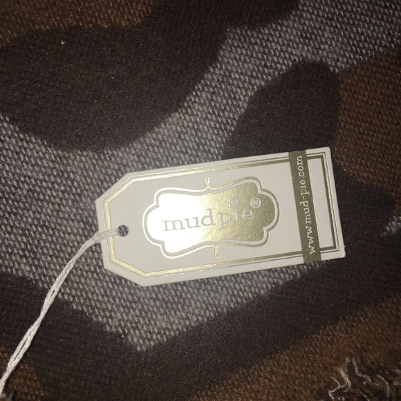 Mudpie Leopard print blanket scarf - Picture 3 of 3